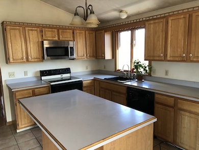 32 Pratt St, Taunton, MA 02780 - photo 5