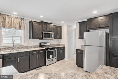 74 Meadowview Dr, New Bloomfield, PA 17068 - photo 3