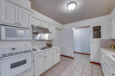 2517 NW 114th Terrace, Oklahoma City, OK 73120 - photo 7