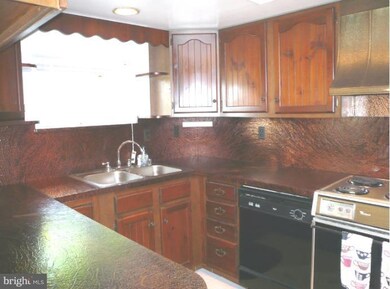 8924 Cuckold Point Rd, Sparrows Point, MD 21219 - photo 5