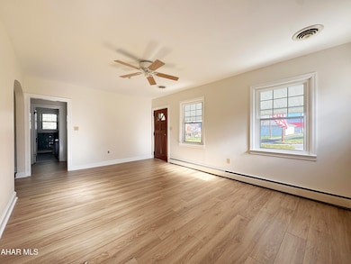 302 Dean St, Williamsburg, PA 16693 - photo 4