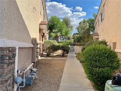 2 Bedroom, 2 bath, 1 car garage Townhome in a gate