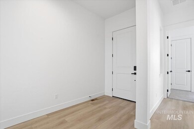 2323 N Kenora Ave, Star, ID 83669 - photo 4