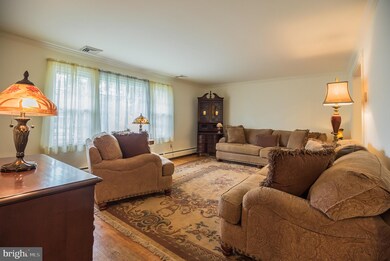 187 Fletcher Dr, Morrisville, PA 19067 - photo 4