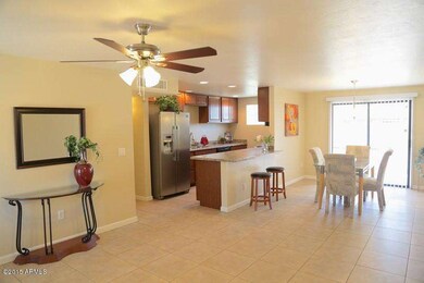 Kitchen & Breakfast Bar