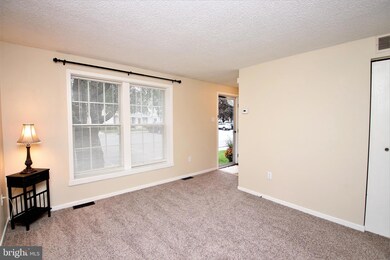 212 Lily Ct, Hagerstown, MD 21740 - photo 3