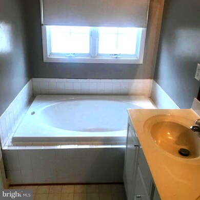 9957 Sherwood Farm Rd, Owings Mills, MD 21117 - photo 6