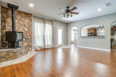 1932 Reynolds Dr, Azle, TX 76020 - photo 4