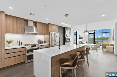 Solaia unit 905, North Bergen, NJ 07047 - photo 3