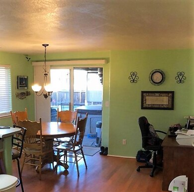 592 Briarwood Dr, Central Point, OR 97502 - photo 6