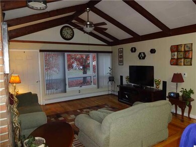Living Room. Cozy living room!!