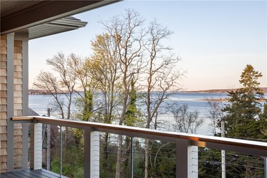  Extra large covered deck, quiet, serene private p