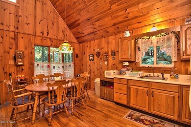 429 Parkwood Dr, Hamlin, PA 18427 - photo 5