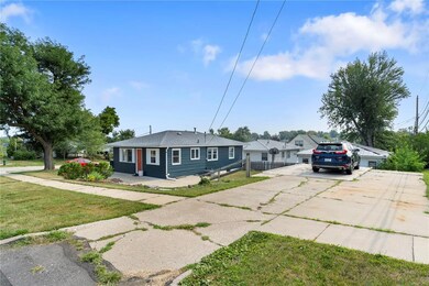 3515 Dennis Dr NW, Cedar Rapids, IA 52405 - photo 4