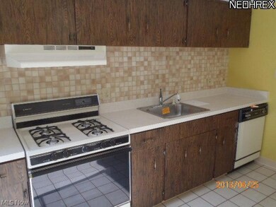 26657 Lake of the Falls Blvd unit 26657, Olmsted Falls, OH 44138 - photo 3