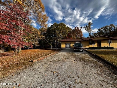 354 Knots Landing Ln, Oneida, TN 37841 - photo 2