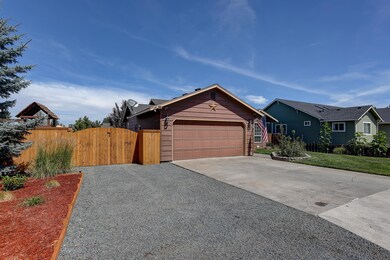 2737 SW Quartz Ave MLS-31