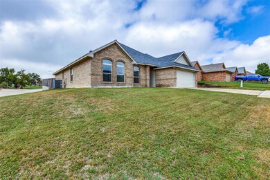 1258 Newcastle Dr, Weatherford, TX 76086 - photo 2
