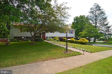 102 Michele Dr, Reading, PA 19606 - photo 2