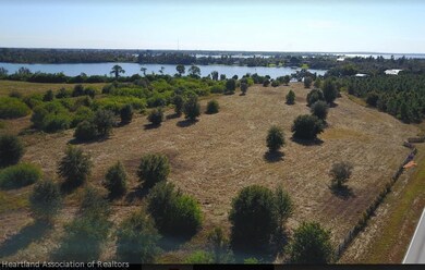 991 Lake Dr E, Lake Placid, FL 33852 - photo 3