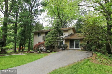 6801 Persimmon Tree Rd, Bethesda, MD 20817 - photo 2