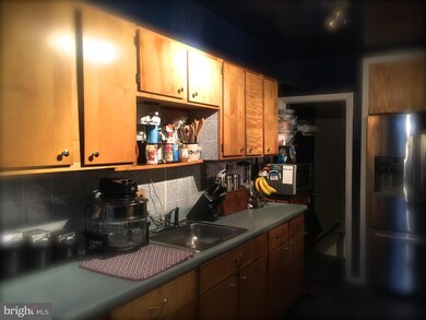 352 Raritan St, Camden, NJ 08105 - photo 6