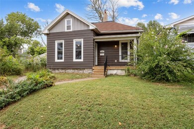 1032 9th St SE, Cedar Rapids, IA 52401 - photo 2