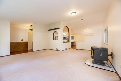 19261 Shoshone Rd, Bend, OR 97702 - photo 5