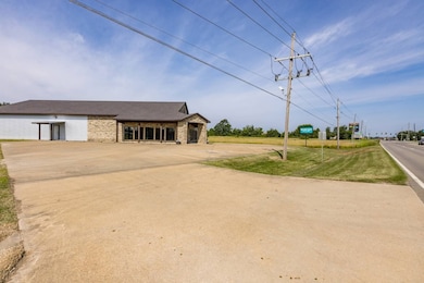 1910 E Jackson St, Hugo, OK 74743 - photo 7