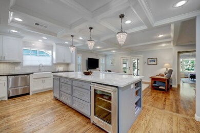 1034 W 42nd St, Houston, TX 77018 - photo 5