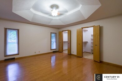 His and hers walk-in closets, tray ceiling