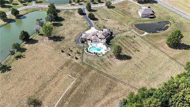 15515 Meadowbrook Ct, Raymore, MO 64083 - photo 3