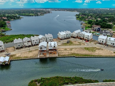 28 Cmdr Runco Ln, Taylor Lake Village, TX 77586 - photo 2