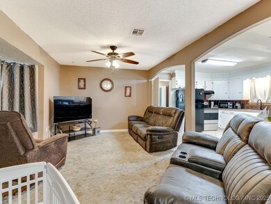 211 Byng Dr, Ada, OK 74820 - photo 5