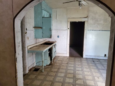 428 W 7th St, Anderson, IN 46016 - photo 7