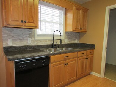 176 Rogers Dr, Manchester, TN 37355 - photo 4