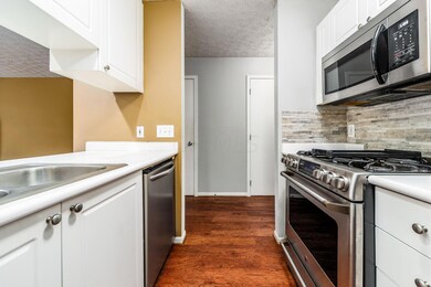 017_667d_P 4652 Parrau Dr-033