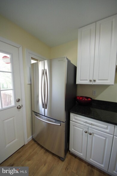 13709 Parkland Dr, Rockville, MD 20853 - photo 6