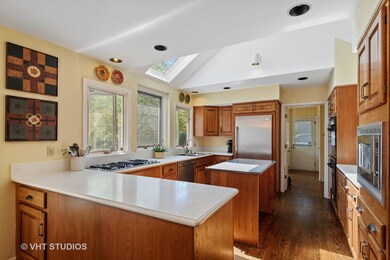 811 Becker Rd, Glenview, IL 60025 - photo 5