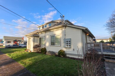2203 9th St Tillamook OR 97141-05