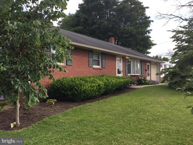 536 W Broad St, New Holland, PA 17557 - photo 3