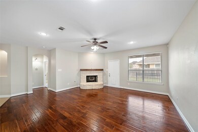 962 Jennifer St, Alvin, TX 77511 - photo 6