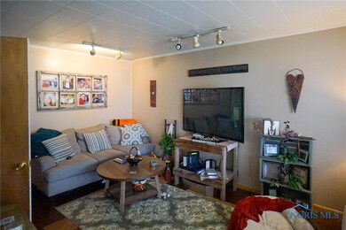 411 Howard St, Findlay, OH 45840 - photo 2