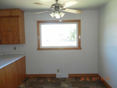 305 1st St SE, Mandan, ND 58554 - photo 3