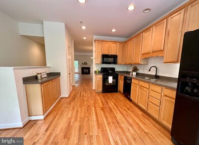 8028 Pennington Dr, Laurel, MD 20724 - photo 7