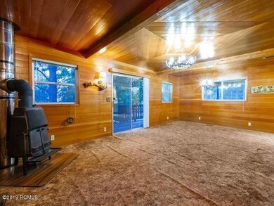 Living-Room_640x480_3363553