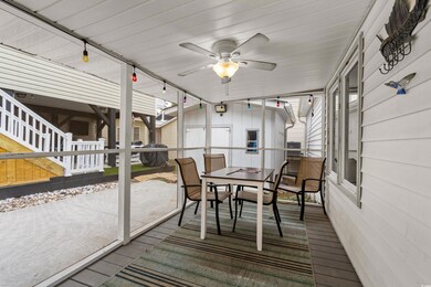 Sunroom with ceiling fan