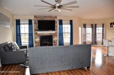 11712 English Meadow Dr, Louisville, KY 40229 - photo 2