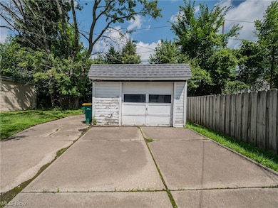 19121 Raymond St, Maple Heights, OH 44137 - photo 5