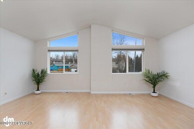 05-Living Room_MAX5915